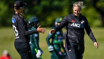 Cricket: White Ferns chasing Pakistan total for victory in second one-day international at Christchurch