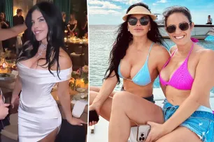 Lauren Sánchez shows off curves in blue bikini during tropical vacation