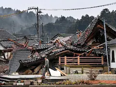 Search Dog Finds Elderly Woman Trapped In House Destroyed By Japan Quake