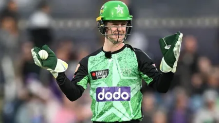 Big Bash League: Melbourne Stars wicketkeeper Sam Harper hospitalised after being hit on the head