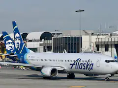 Over 200 Alaska Airlines Flights Cancelled After US Grounds Boeing Planes