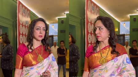 ‘Annoyed’ Hema Malini refuses to pose at event, says ‘Selfie lene thode aaye hain’. Watch