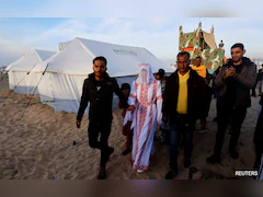 Pics: Gaza Couple Marry In Tent City With Barbed Wire Fence