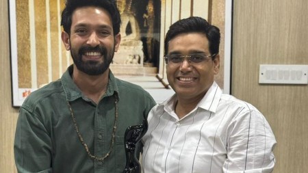 Vikrant Massey meets IPS Manoj Kumar Sharma after winning Filmfare for 12th Fail: ‘Jab ek Manoj dusre Manoj ko…’