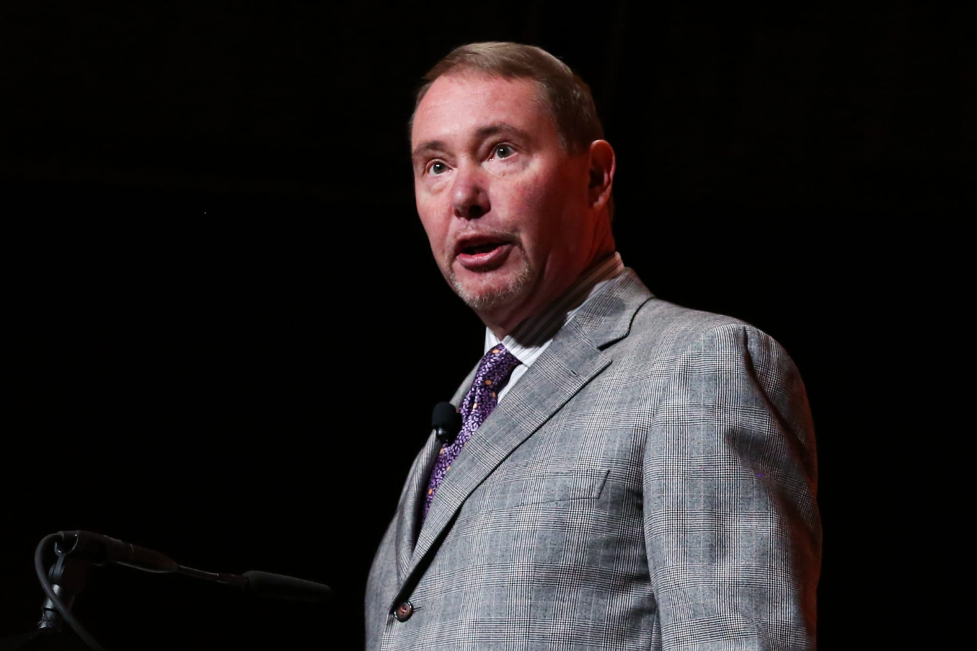 Jeffrey Gundlach says all the 'Goldilocks' talk makes him nervous, thinks recession is still likely