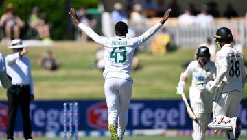 Blackcaps v South Africa: Tourists win toss, put New Zealand into bat first at Mt Maunganui's Bay Oval