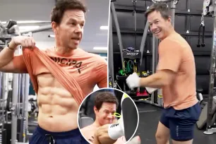 Mark Wahlberg, 52, shows off 6-pack abs courtesy of 4 a.m. workouts in gym thirst trap