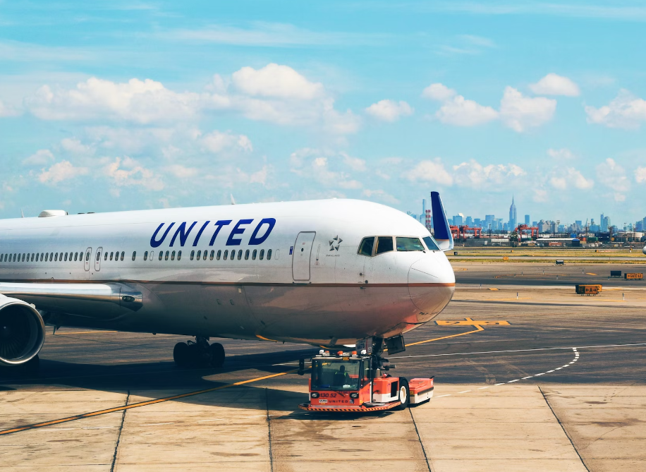 Parents Sue United Airlines After 6-Year-Old Daughter ''Burned And Disfigured'' By Hot Meal