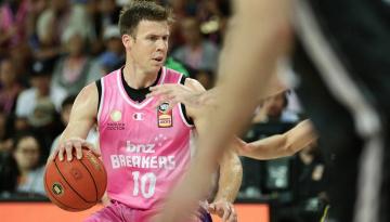 Basketball: NZ Breakers veteran Tom Abercrombie bids farewell to Spark Arena faithful with buzzerbeating dagger in victory