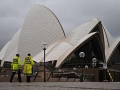 Lightning Strikes 4 Near Australia's Sydney Opera House