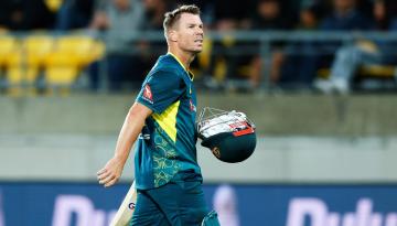 Blackcaps v Australia: David Warner blows kiss to crowd in response to deafening boos in Wellington