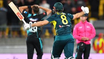 Blackcaps v Australia: Australia pull of heartbreaking heist against New Zealand in opening T20 international