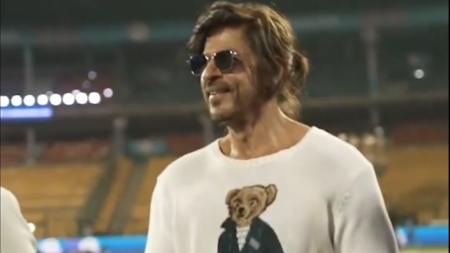 Shah Rukh Khan hugs, blesses Delhi Capitals, Mumbai Indians players ahead of WPL; teaches Meg Lanning his iconic pose. Watch