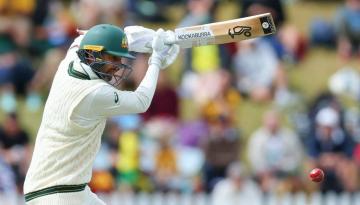 Blackcaps v Australia: Nightwatchman Nathan Lyon torments NZ bowlers on third day at Wellington