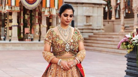 Isha Ambani wore a blouse made of diamonds and gold jewellery at brother Anant Ambani’s pre-wedding festivities, watch