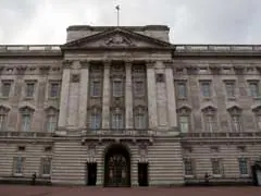 Man Arrested After Car Crashes Into Buckingham Palace Gates