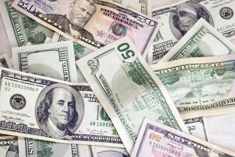 Dollar Recovers Slightly as T-note Yields Move Higher