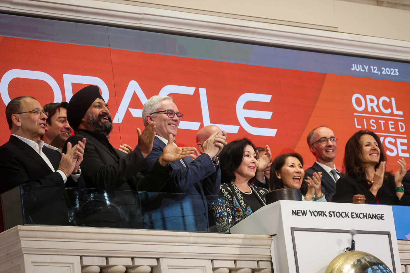 Stocks making the biggest moves before the bell: Oracle, Kohl's, Coinbase, Southwest and more