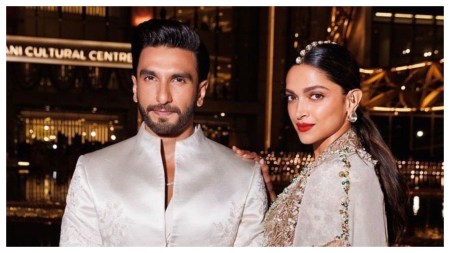 Ranveer Singh jumps off stage to be with Deepika Padukone after singing with Neeti Mohan, watch