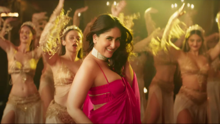 Kareena Kapoor emulates OG Madhuri Dixit’s energy in Crew song Choli Ke Peeche. Watch video