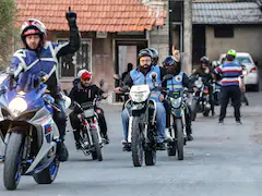 Born To Help: Syria Bikers Deliver Ramadan Meals