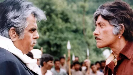 Raaj Kumar threw a fistful of gulaal in arch-rival Dilip Kumar’s eyes despite being asked not to multiple times; Saudagar set came to a standstill