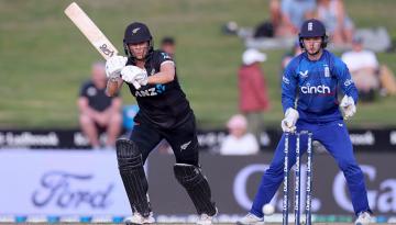 Cricket: Sophie Devine blasts White Ferns to victory in final ODI against England