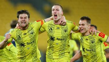 Football: Late goal against Melbourne Victory clinches top-two finish for Wellington Phoenix in A-League playoff race