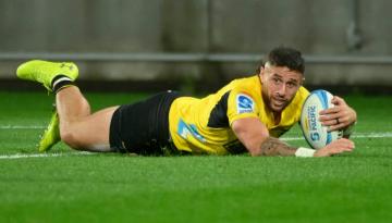 Super Rugby Pacific: Hurricanes maintain unbeaten run, as TJ Perenara equals tryscoring record against Chiefs