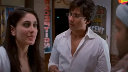 Kareena Kapoor channels her inner Geet as she recreates iconic Jab We Met hotel scene, but not with Shahid Kapoor. Watch