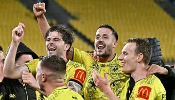 Football: Wellington Phoenix within touching distance of A-League premiership trophy against Macarthur