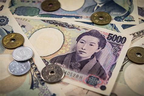 Yen swoons by over 1% after BOJ decision