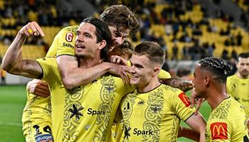 Football: Wellington Phoenix forced to wait for A-League premiership fate, despite win over Macarthur FC