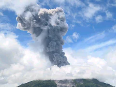 Volcano Erupts In Indonesia, Sends Ash Cloud 1.5 km Into The Sky