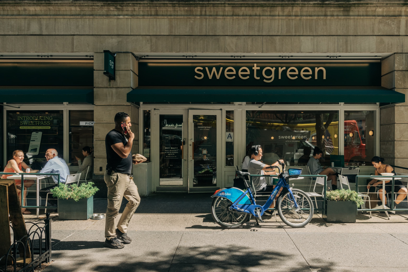 Sweetgreen shares soar 35% after company beats revenue expectations