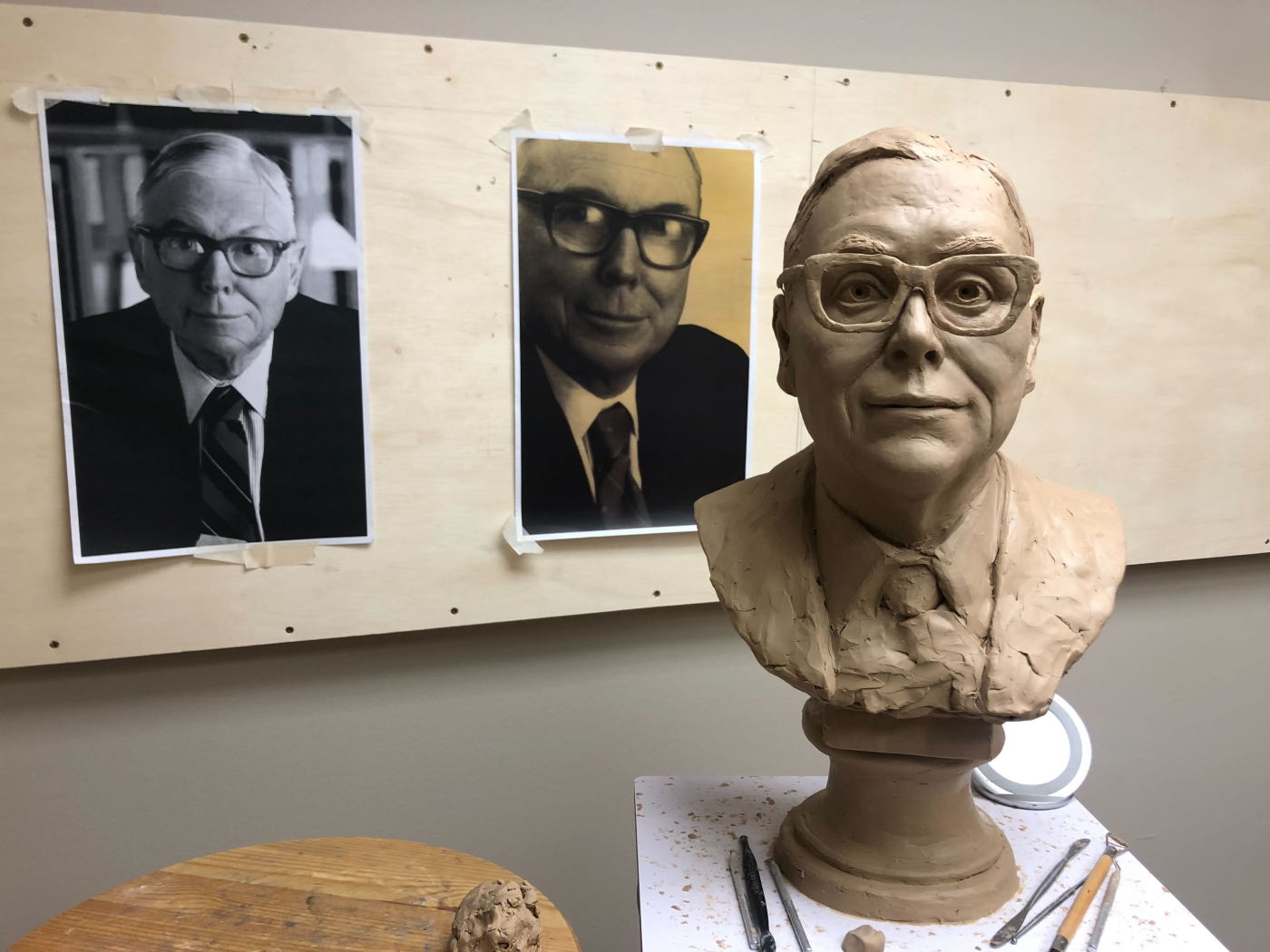 Bronze bust honoring the late Charlie Munger wowed crowd in Omaha at Berkshire meeting