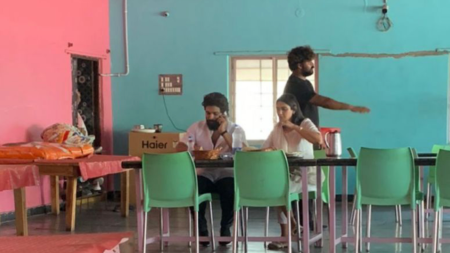 Allu Arjun and Sneha Reddy impress fans by having lunch at dhaba. See pic