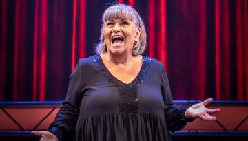 Review: Dawn French's overly staged show offers laughs, but lacks spontaneity