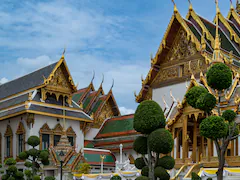 Outrage After China Couple Lets Child Urinate Inside Thailand's Grand Palace