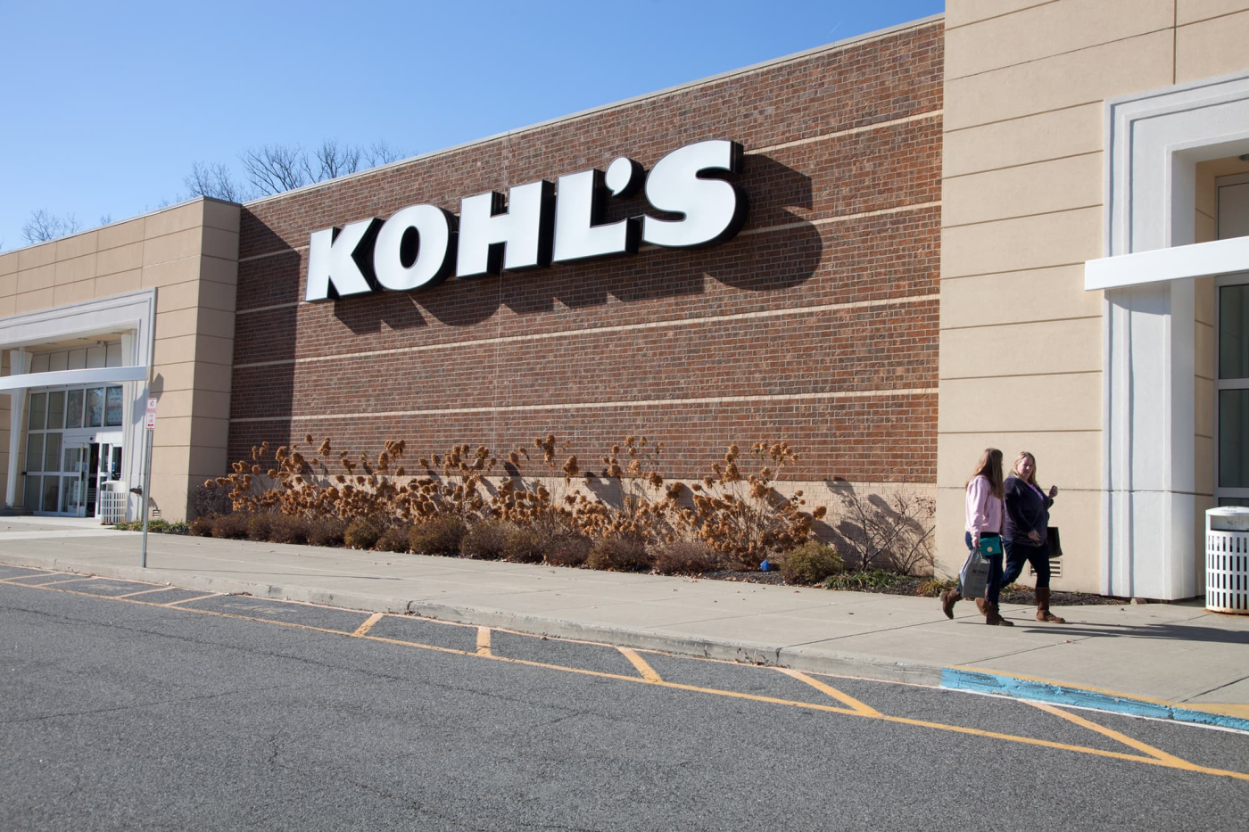 Kohl's stock plummets 25% after massive earnings miss