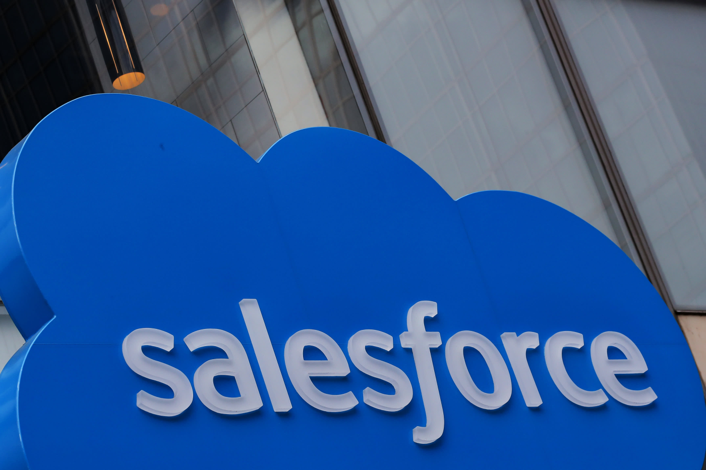 Stocks making the biggest moves midday: Salesforce, Kohl's, HP, Best Buy and more