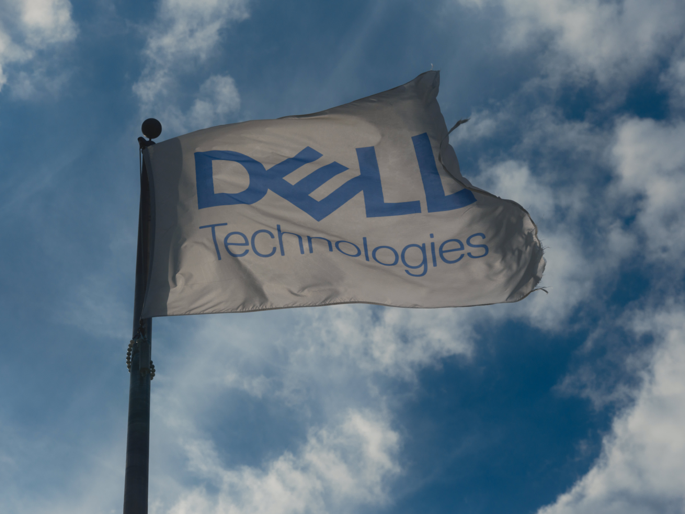 Stocks making the biggest moves after hours: Dell Technologies, MongoDB, Zscaler, Gap and more