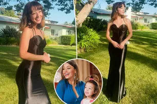 ‘Modern Family’ alum Aubrey Anderson-Emmons, 16, looks all grown up at prom in corset dress