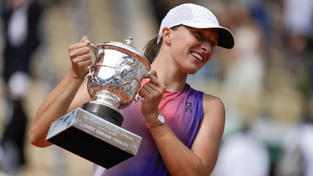 Iga Swiatek enters league of clay-court greats with fourth French Open title