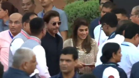 Shah Rukh Khan makes a dashing entry at Rashtrapati Bhavan for PM Narendra Modi’s swearing-in ceremony, hugs Akshay Kumar