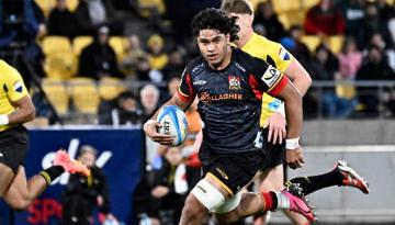 Super Rugby Pacific: Chiefs shock tabletopping Hurricanes to book final against Blues