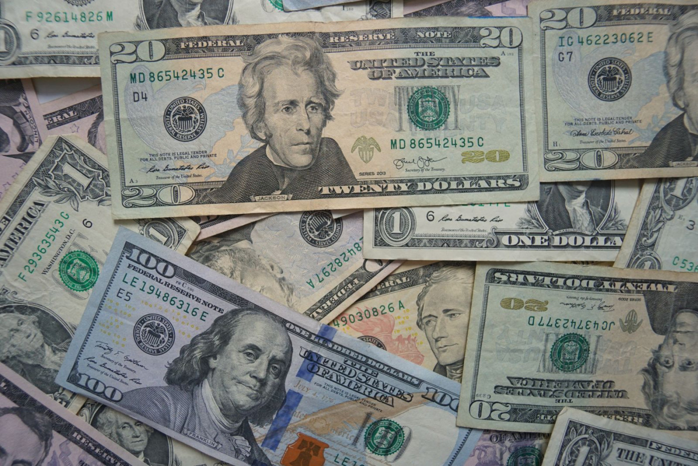 Dollar Slightly Higher on US Economic Strength