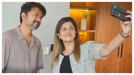 Rambha meets ‘Thalapathy’ Vijay with her family; fans want Ninaithen Vandhai reunion. See photos