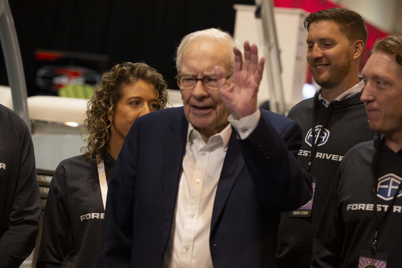 Warren Buffett raises Berkshire cash level to record $277 billion after slashing stock holdings