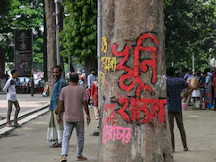 Bangladesh Students Whitewash "Killer Hasina" Graffiti After Sheikh Hasina's Ouster